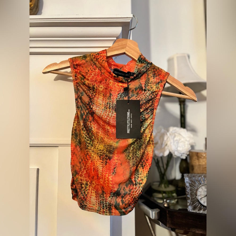 Prettylittlething Brand New top!